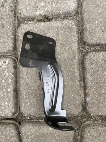 Кріплення фари передньої, лівої 8R0941355 VAG