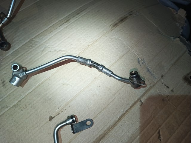 Подача масляна труба 11427562798 BMW