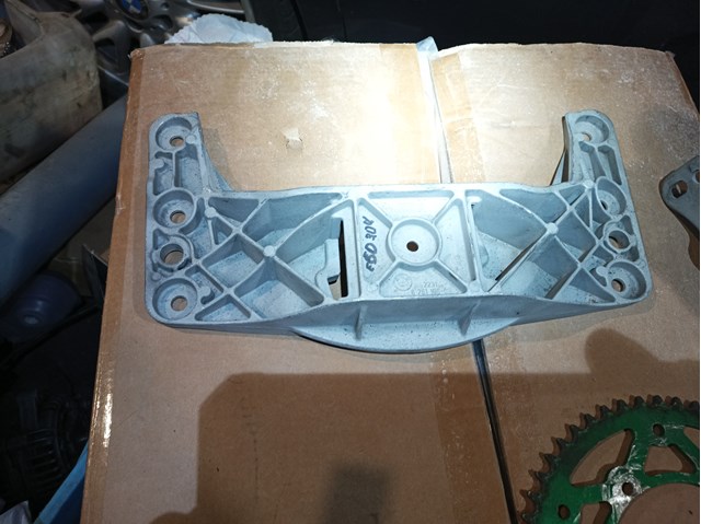 Кронштейн КПП 22316761106 BMW