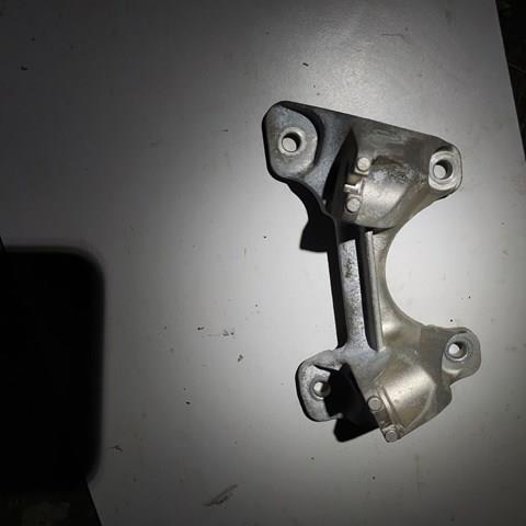 Кріплення подушки коробки передач 22326796613 BMW