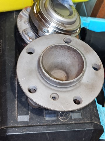 Маточина (передня) 31206872888 BMW