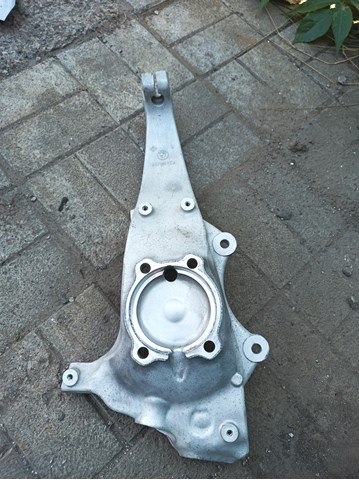 Цапфа передня ліва 31216775769 BMW
