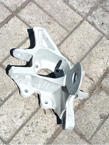 Цапфа поворотного кулака 33326796099 BMW