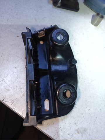 Кронштейн бампера заднього, правий 51127118194 BMW