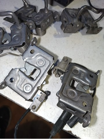 Замок капота 51237210731 BMW