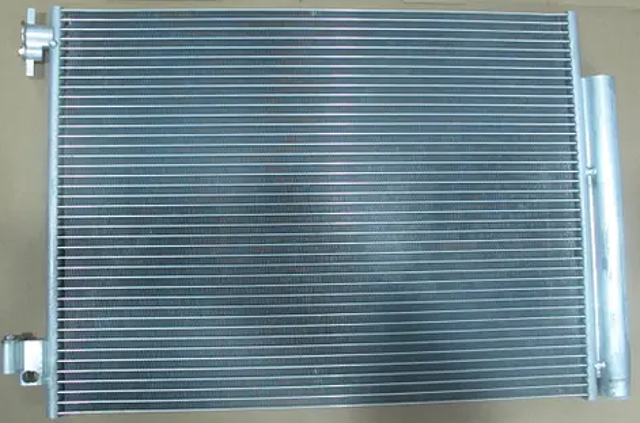 Конденсер 921006843R MARKET (OEM)