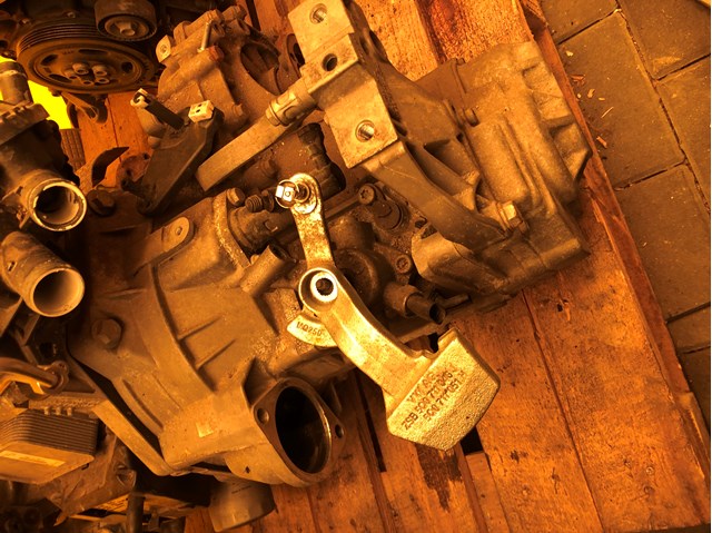 Кришка коробки передач 02S301211K VAG