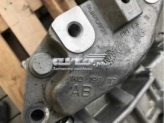 Кронштейн подушки (опори) двигуна, лівої 1K0199117AB VAG