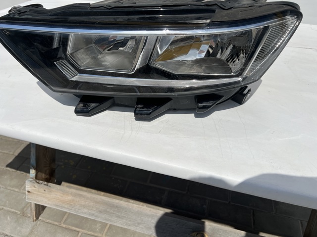Фара дальнього світла в зборі 2GA941005B VAG