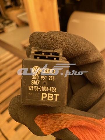 Реле паливного насоса 3B0951253 VAG