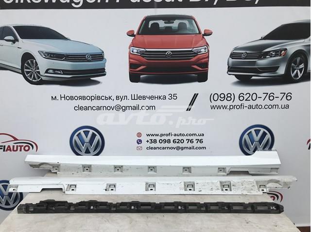 Накладка зовнішня (молдинг) порога, правий 3G0853858 VAG