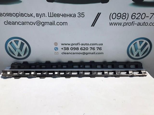 Накладка зовнішня (молдинг) порога, правий 3G0853858F VAG