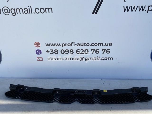 Кронштейн бампера заднього, центральний 3G5807863 VAG