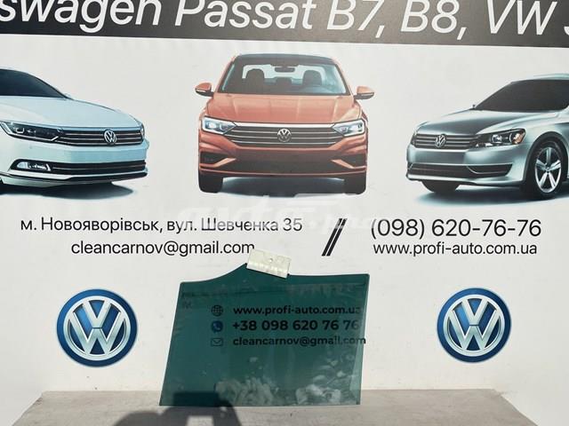Скло задніх дверей, лівих 3G5845025 VAG