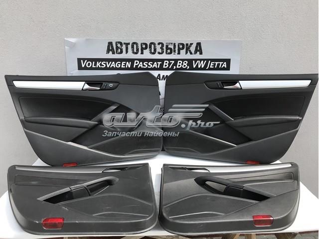 Оббивка задніх дверей 561867211 VAG