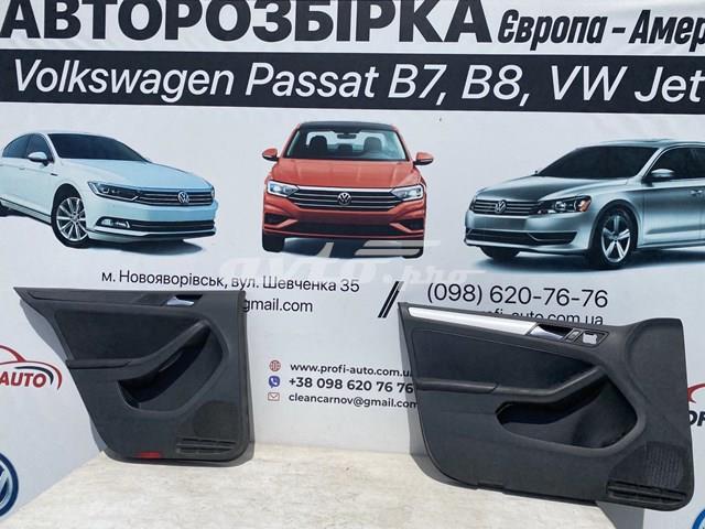 Оббивка задніх дверей 5C6867211 VAG