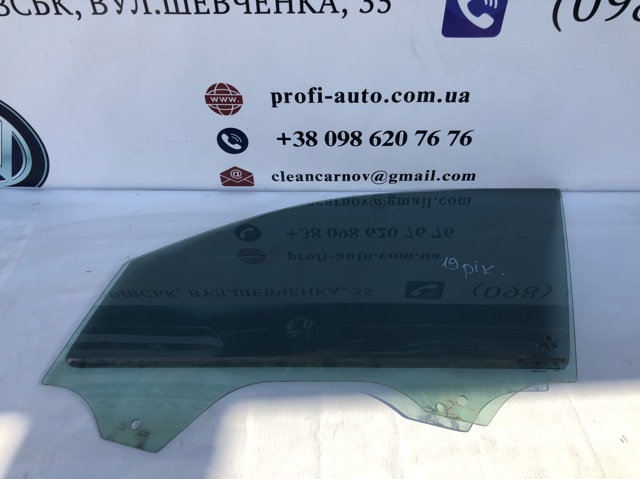 Скло та ущільнювачі скла вітрового правого/лівого 5NA845201 VAG