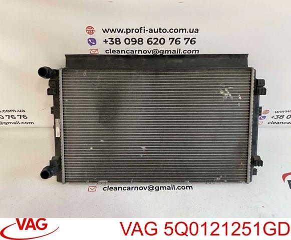 Радіатор системи охолодження двигуна 5Q0121251GD VAG