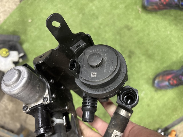 Водяний насос охолодження електро додатковий 8840614 BMW