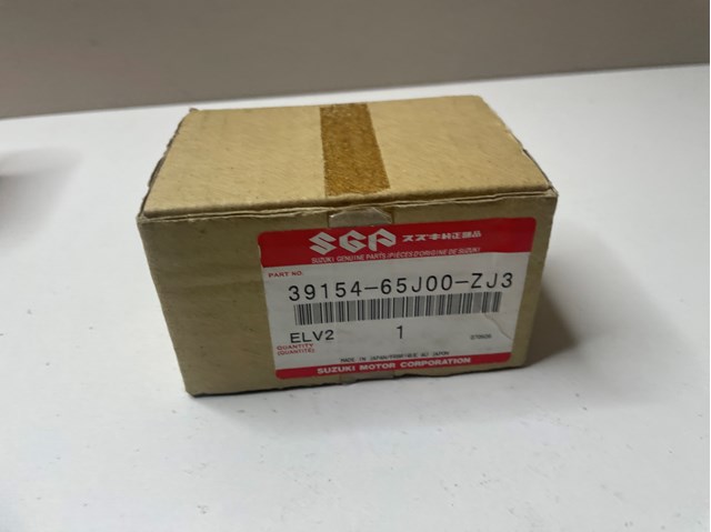 Накладка форсунки омивача фари передньої 3915465J00ZJ3 SUZUKI