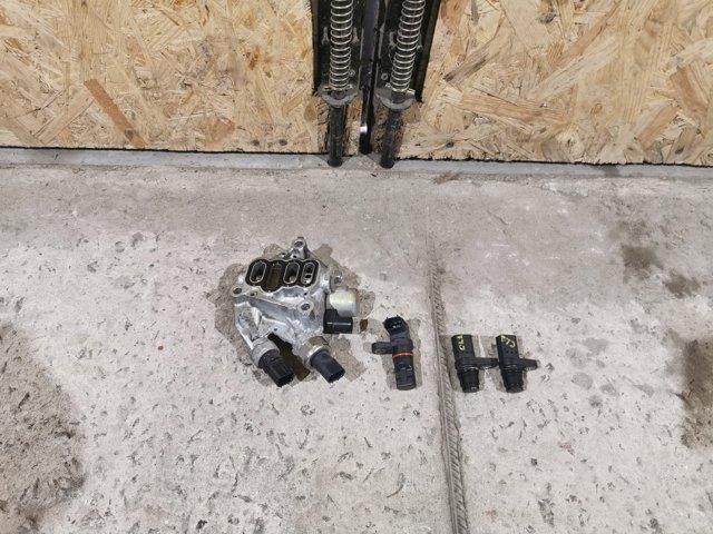 Клапан електромагнітний положення (фаз) розподільного валу 158105R0003 HONDA