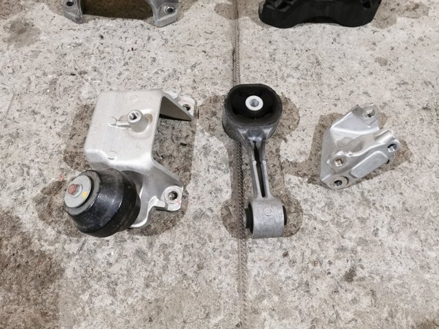 Кронштейн подушки (опори) двигуна, задньої 50690TRWA01 HONDA