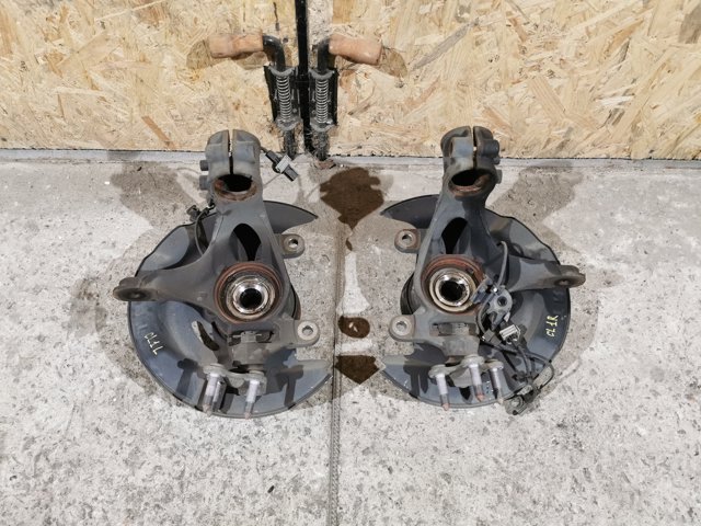 Цапфа поворотна права 51211TRTA01 HONDA