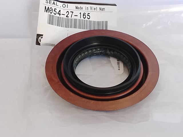 Сальник хвостовика моста заднього  M05427165 MAZDA