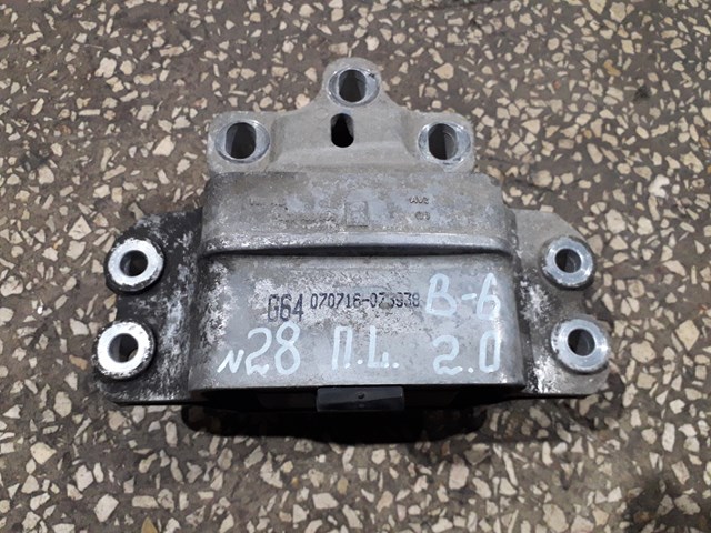Подушка (опора) двигуна, ліва 3C0199555R VAG