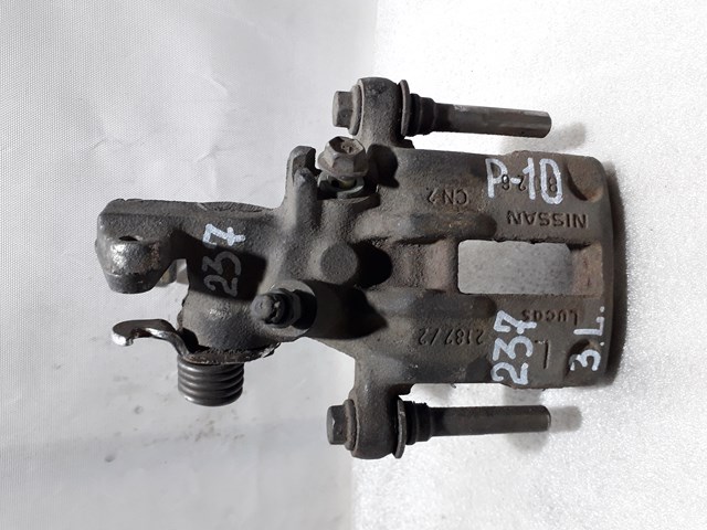 Задній гальмівний супорт лівий 440113F010 NISSAN