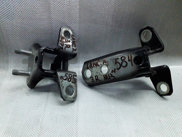 Петля заднтої двері, правої 5732A008 MITSUBISHI