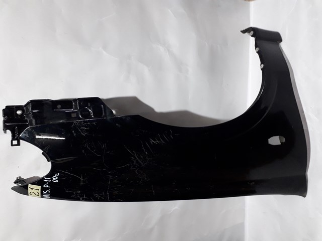 Переднє праве крило 631009F530 NISSAN