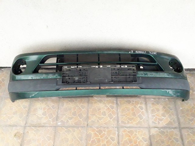 Буфер (бампер) передній Renault Scenic 1