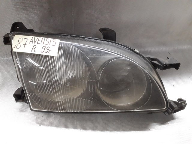 Фара правая Тойота Авенсіс 1