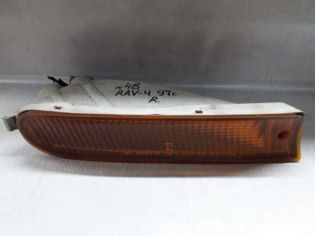 Правий покажчик повороту - лампа 8151042030 TOYOTA