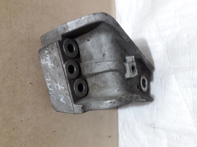 Права подушка двигуна MR961111 MITSUBISHI