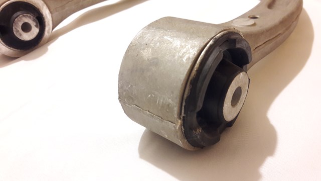 Важіль передньої підвіски верхній, правий 5031381 POLCAR