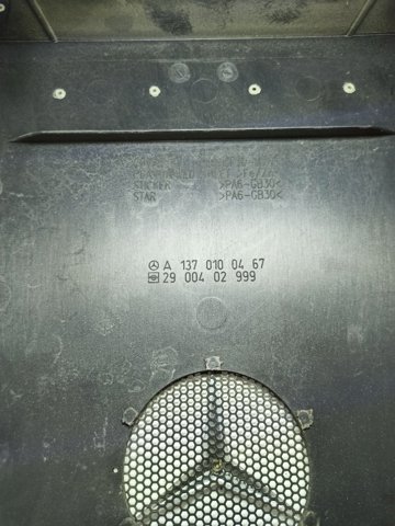 Кришка двигуна декоративна A1370100467 MERCEDES