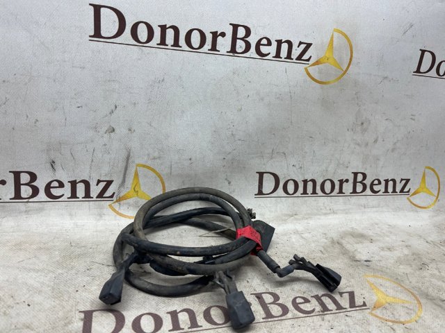 Форсунка омивача скла лобового, права A1638602047 MERCEDES