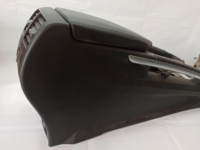 Центральна консоль торпеди A16468010529D84 MERCEDES