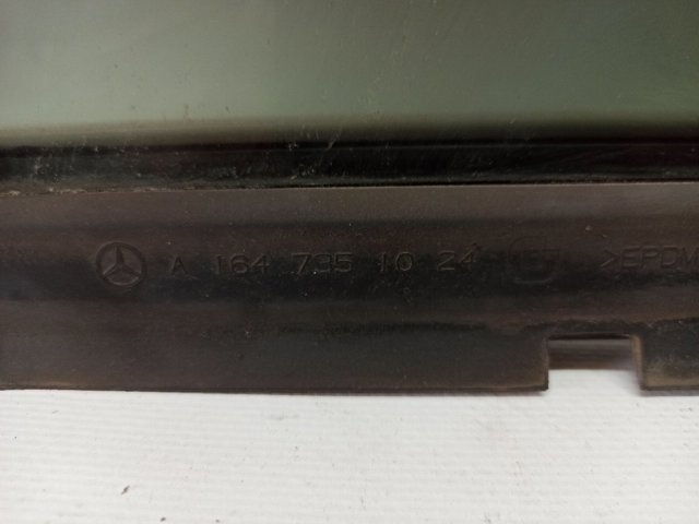 Куточок задніх лівих дверей A1647302355 MERCEDES