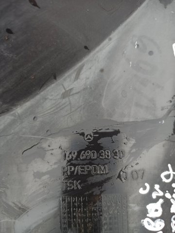 Підкрилок переднього крила, правий задній A1696903830 MERCEDES