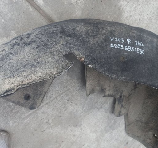 Підкрилок задній правий A2036981630 MERCEDES