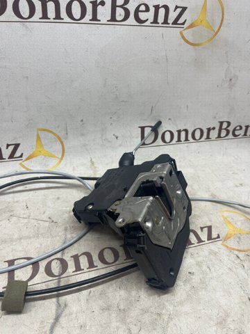 Замок двері правої передньої A2037200835 MERCEDES