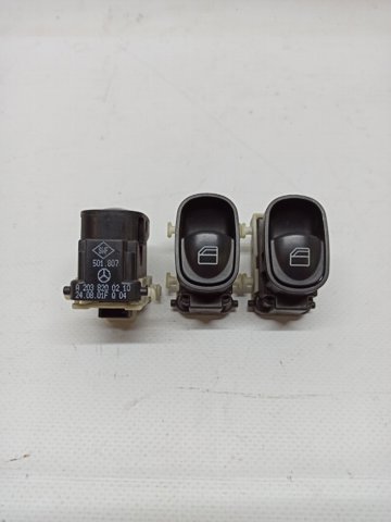 Кнопка підйомника переднього правого скла A2038200210 MERCEDES