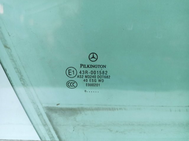 Скло передніх дверей, правою A2047250210 MERCEDES