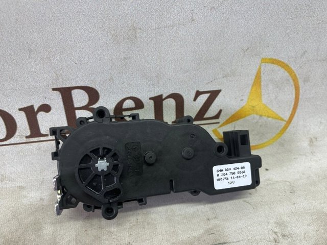 Мотор (клапан) дотягування багажника A2047500060 MERCEDES