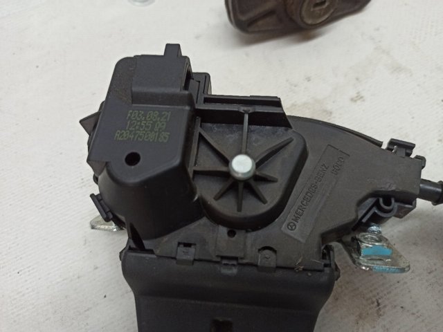 Замок кришки багажника A2047500185 MERCEDES