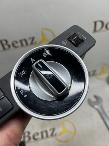 Перемикачі електричні (перемикач світла центральний) A2049058002 MERCEDES