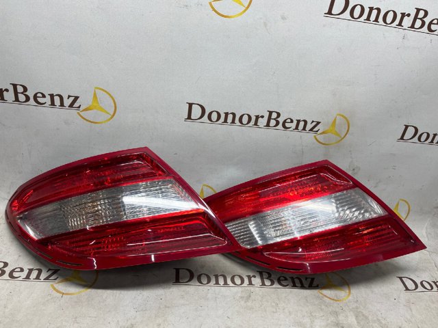 Ліхтар задній лівий A2049068302 MERCEDES
